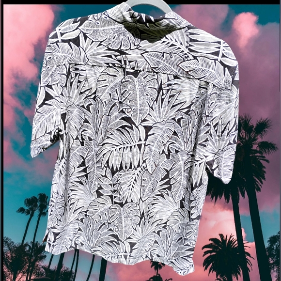 Tommy Bahama Black & White Short Sleeve Button-up Small Shirt - Picture 2 of 9